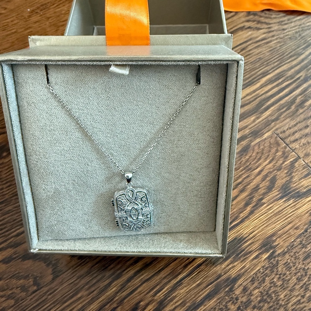 Silver Pendant Necklace